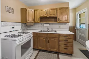 2425 Regentview St NE, Canton, OH 44705 - Photo 11
