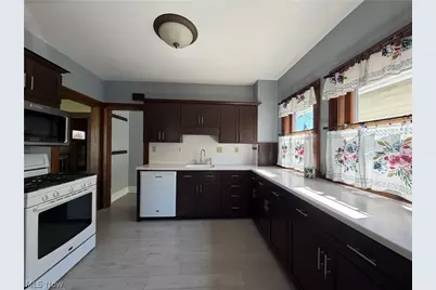 1370 Mathews Avenue, Oakwood, OH 44107 - Photo 11