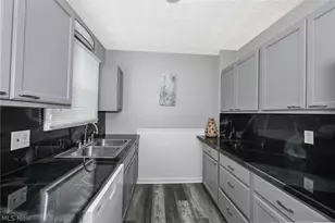 1376 Seward Ave, Akron, OH 44320 - Photo 7