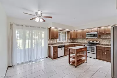 4468 Devonshire Drive #c, Youngstown, OH 44512 - Photo 7