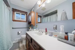 1118 Valley Dr NW, North Canton, OH 44720 - Photo 9