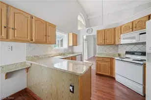 645 Grandview Ln, Aurora, OH 44202 - Photo 5