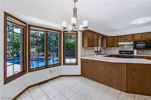 697 Cherry Valley Dr, Amherst, OH 44001 - Photo 9