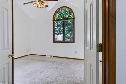 697 Cherry Valley Drive, Amherst, OH 44001 - Photo 19