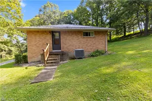 2082 Wylie Ridge Rd, Weirton, WV 26062 - Photo 3