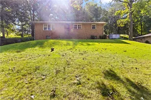 2082 Wylie Ridge Rd, Weirton, WV 26062 - Photo 5