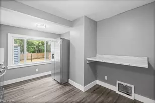 1172 Herberich Ave, Akron, OH 44301 - Photo 9