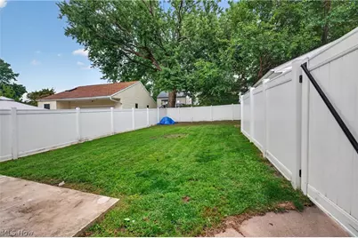 309 E Baird Avenue, Barberton, OH 44203 - Photo 5