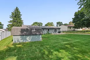 8508 Kellydale St NW, Massillon, OH 44646 - Photo 3