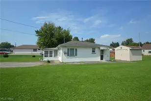 726 Penhale Ave, Campbell, OH 44405 - Photo 17
