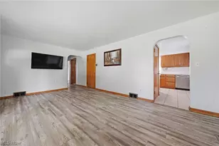 1724 Spring Valley Ave NW, Canton, OH 44708 - Photo 5