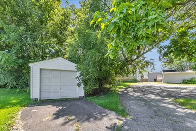 909 Lake Avenue, Elyria, OH 44035 - Photo 9