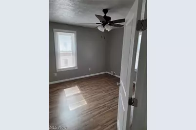 140 7th Street NW, Barberton, OH 44203 - Photo 17