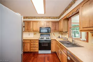 4851 Woodridge Dr, Youngstown, OH 44515 - Photo 15