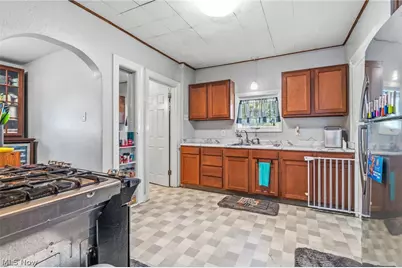 2409 Lake Road Boulevard NW, Canton, OH 44705 - Photo 7