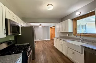 13047 Manor Dr, Chardon, OH 44024 - Photo 7