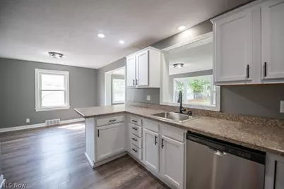 2415 Snyder Avenue NE, Canton, OH 44714 - Photo 15
