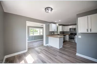 2415 Snyder Avenue NE, Canton, OH 44714 - Photo 13