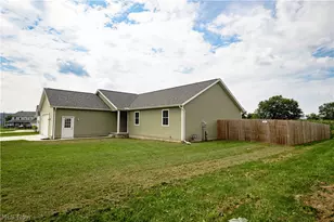 10916 Madlyn St NE, Bolivar, OH 44612 - Photo 3