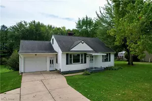 9934 Georgetown St, Louisville, OH 44641 - Photo 3