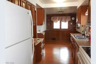 1554 Empire Road, Wickliffe, OH 44092 - Photo 11