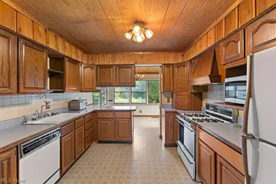 7734 Seasons Road, Kent, OH 44240 - Photo 13