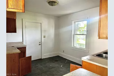 10402 Shale Avenue, Loveland, OH 44104 - Photo 9