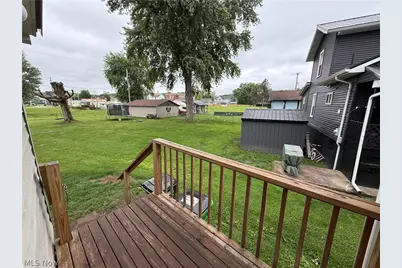 208 W 1st Street, Uhrichsville, OH 44683 - Photo 17