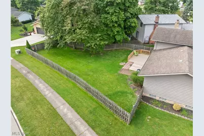 7879 Cresthill Drive, Green Hills, OH 44131 - Photo 43