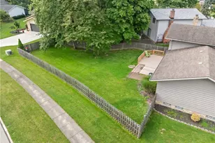 7879 Cresthill Dr, Green Hills, OH 44131 - Photo 43
