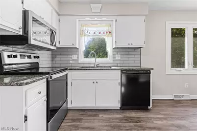 7879 Cresthill Drive, Green Hills, OH 44131 - Photo 9