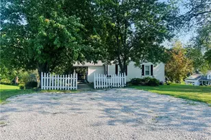 4695 Grapeland Ave, Louisville, OH 44641 - Photo 5