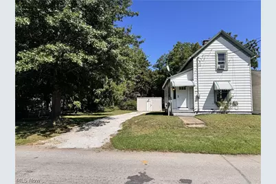 301 Bell Street, Barberton, OH 44203 - Photo 3