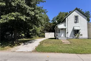 301 Bell St, Barberton, OH 44203 - Photo 3