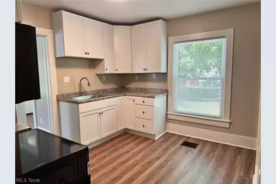 301 Bell Street, Barberton, OH 44203 - Photo 5