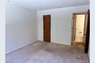 520 Meredith Lane, Cuyahoga Falls, OH 44223 - Photo 17