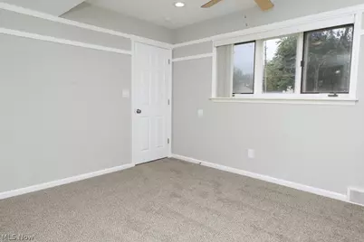 911 West Drive, Sheffield Lake, OH 44054 - Photo 7