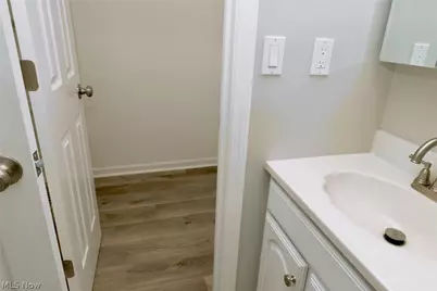 911 West Drive, Sheffield Lake, OH 44054 - Photo 31