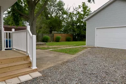 911 West Drive, Sheffield Lake, OH 44054 - Photo 25