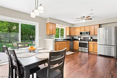 11089 Carriage Hill Drive, Chagrin Falls, OH 44023 - Photo 5