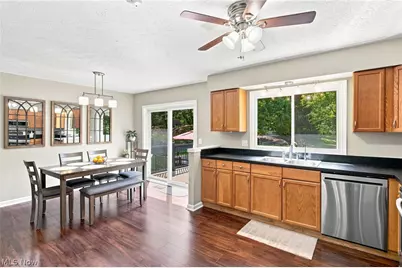 11089 Carriage Hill Drive, Chagrin Falls, OH 44023 - Photo 7