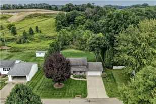 890 Geneva St SW, Sugarcreek, OH 44681 - Photo 3