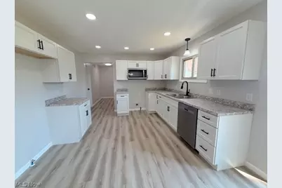 11349 East Avenue NE, Sandyville, OH 44671 - Photo 9