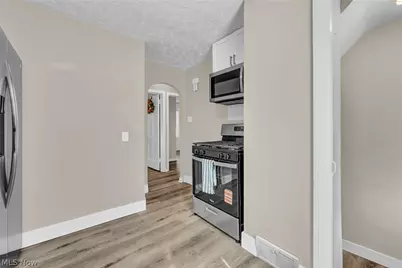 1068 Austin Avenue, Akron, OH 44306 - Photo 13