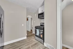 1068 Austin Ave, Akron, OH 44306 - Photo 13