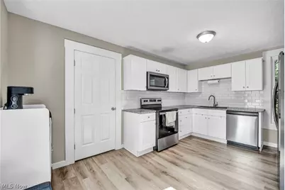 695 N Saint Clair Street, Painesville, OH 44077 - Photo 7