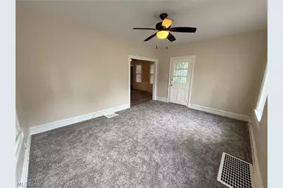 131 W Miller Avenue, Akron, OH 44301 - Photo 9