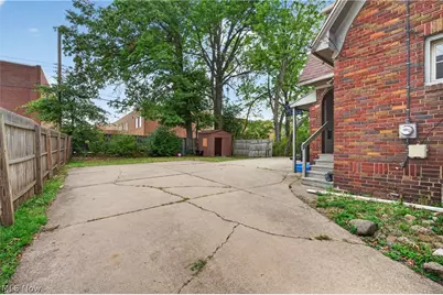 654 Moreley Avenue, Akron, OH 44320 - Photo 23