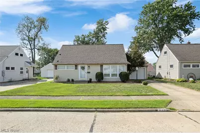 1121 Valleyview Avenue SW, Canton, OH 44710 - Photo 1