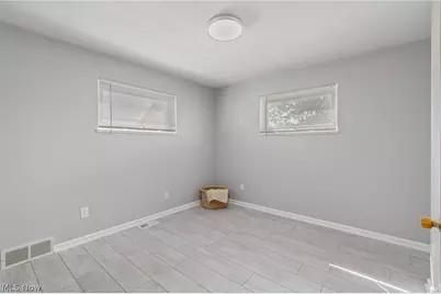 1121 Valleyview Avenue SW, Canton, OH 44710 - Photo 9